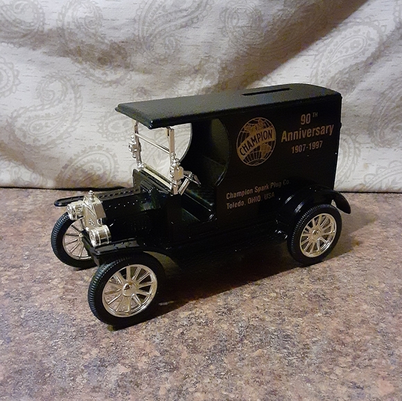 Ford Motor Company Officially Licensed Champion Sp - Picture 8 of 12